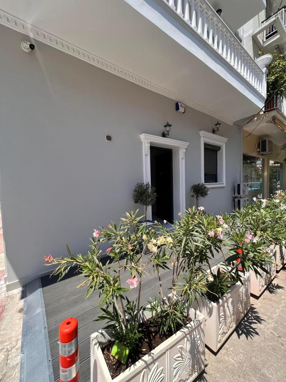 Kontis' Furnished Apartment Loutráki Exterior foto